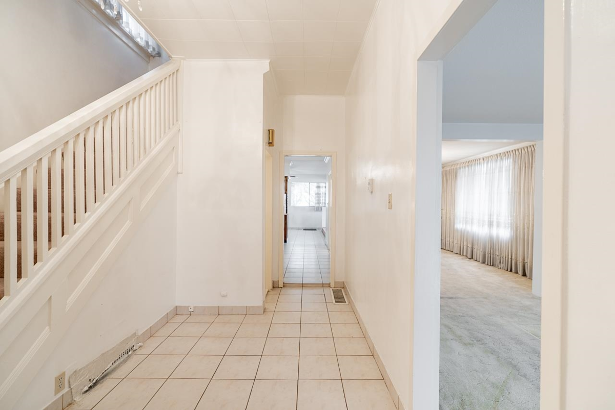 Living Room Photo of 2604 E 19th Avenue, Vancouver, BC