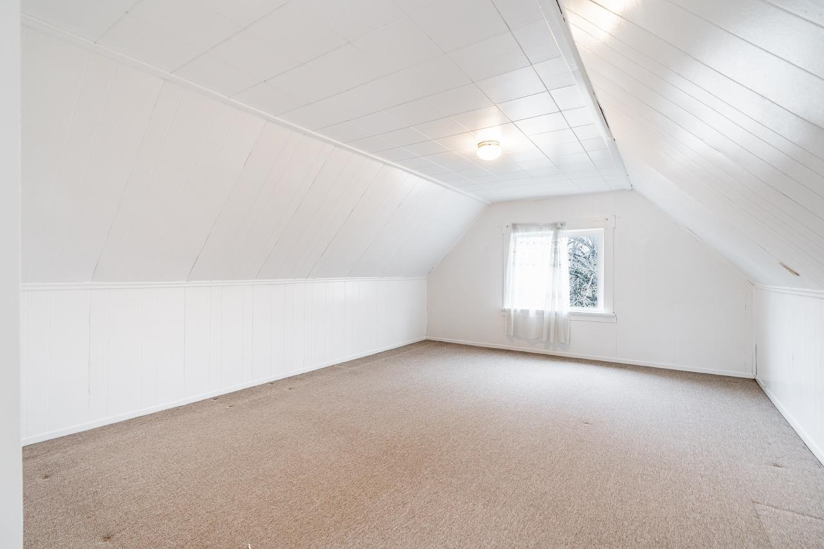 Loft / Bonus Room Photo of 2604 E 19th Avenue, Vancouver, BC