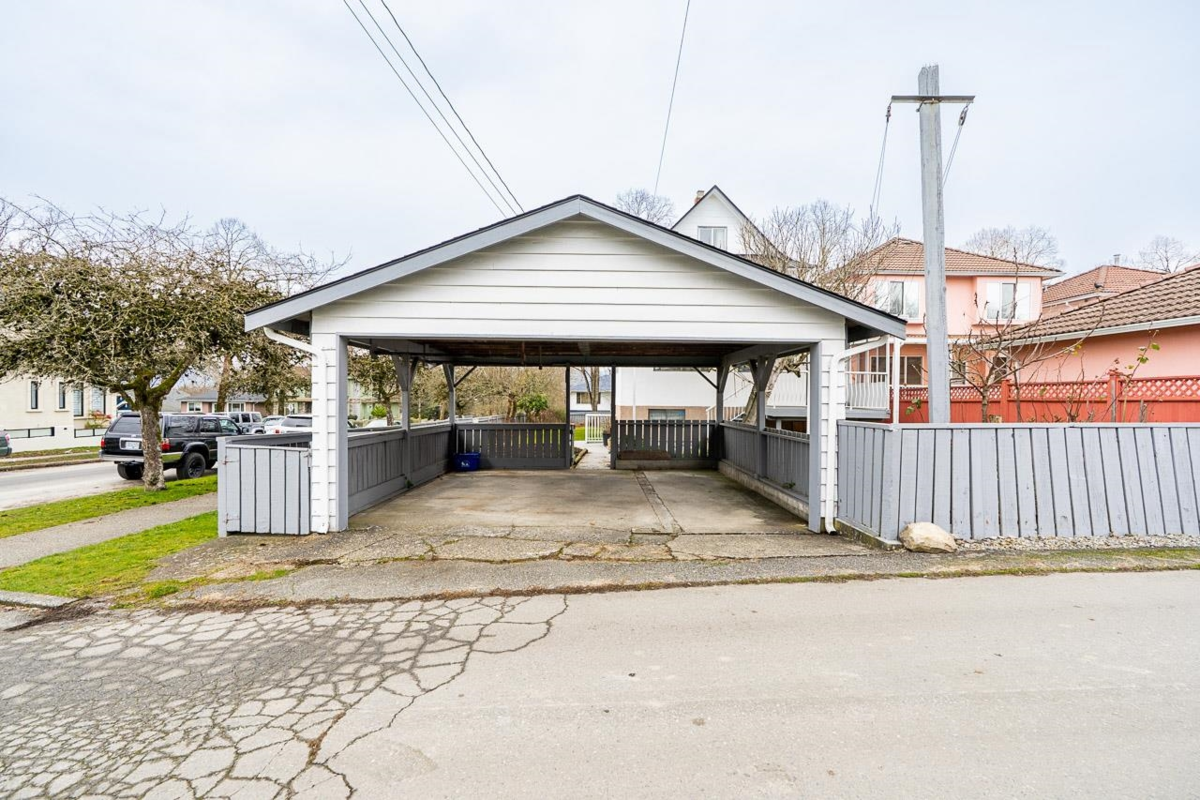 Outdoor Kitchen Photo of 2604 E 19th Avenue, Vancouver, BC