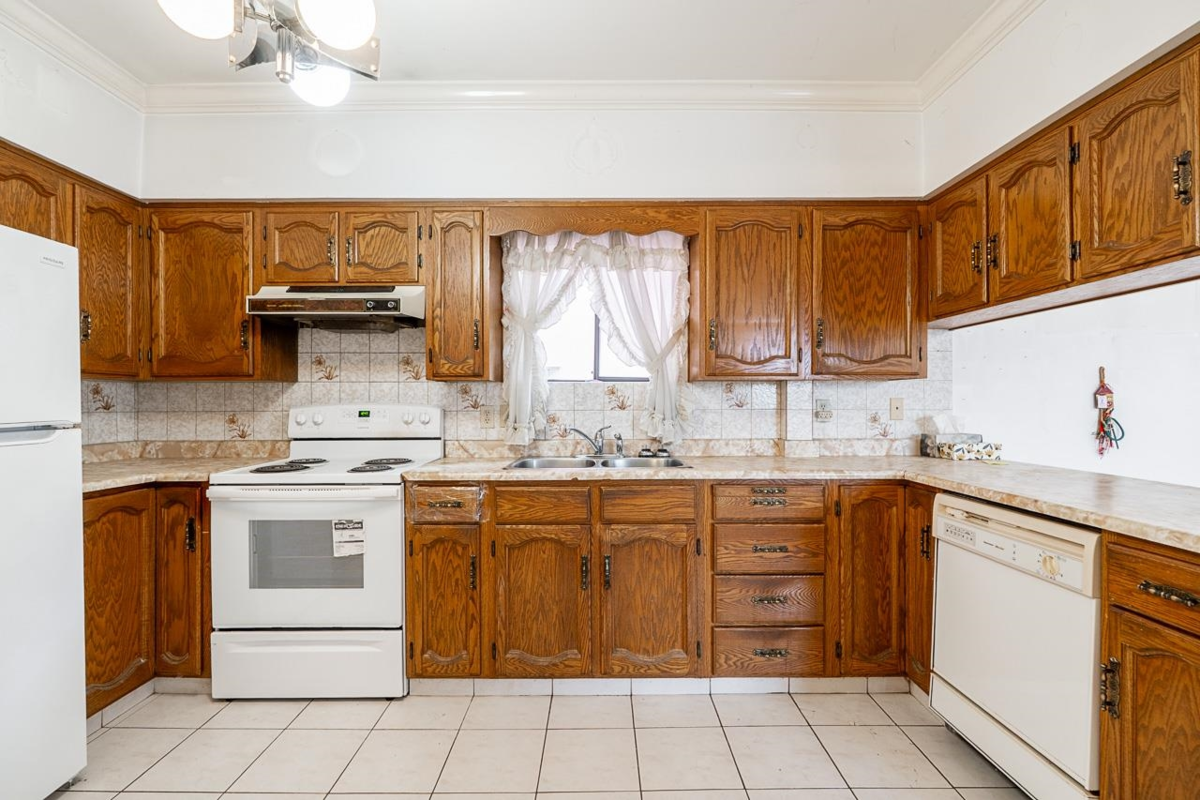 Pantry Photo of 2604 E 19th Avenue, Vancouver, BC