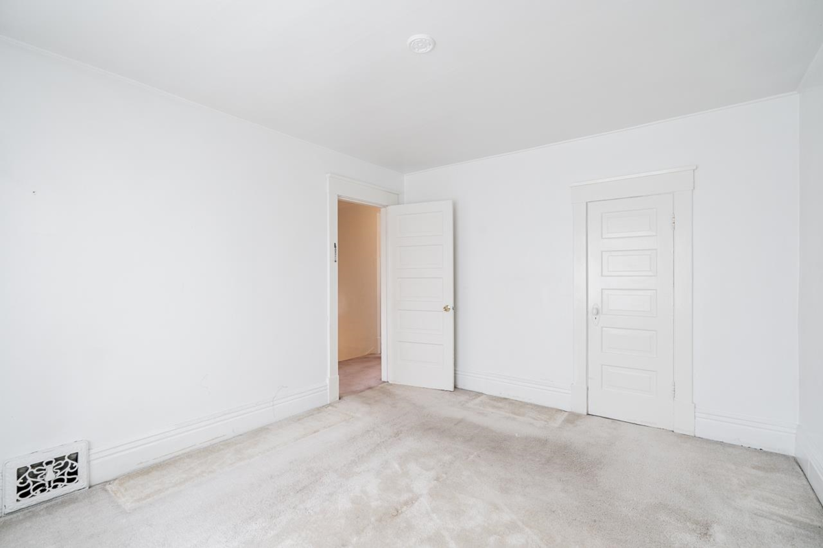 Powder Room Photo of 2604 E 19th Avenue, Vancouver, BC