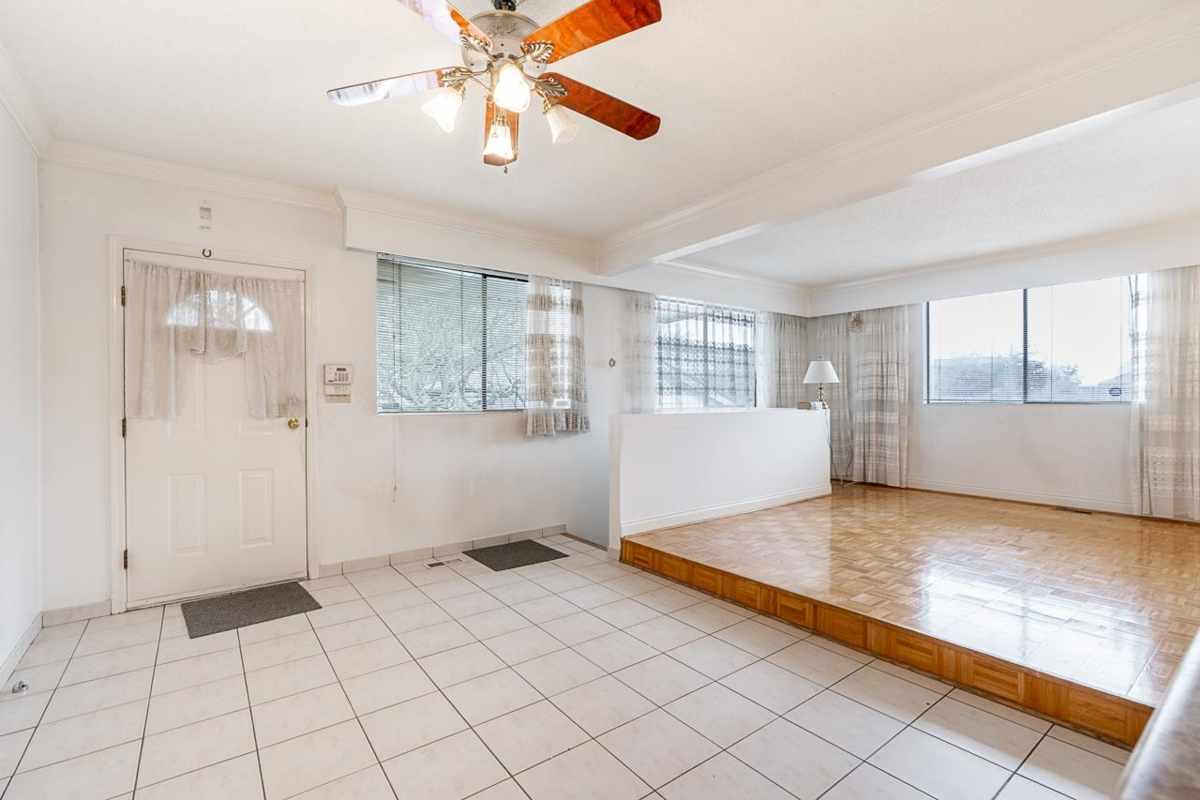 Walk-In Closet Photo of 2604 E 19th Avenue, Vancouver, BC