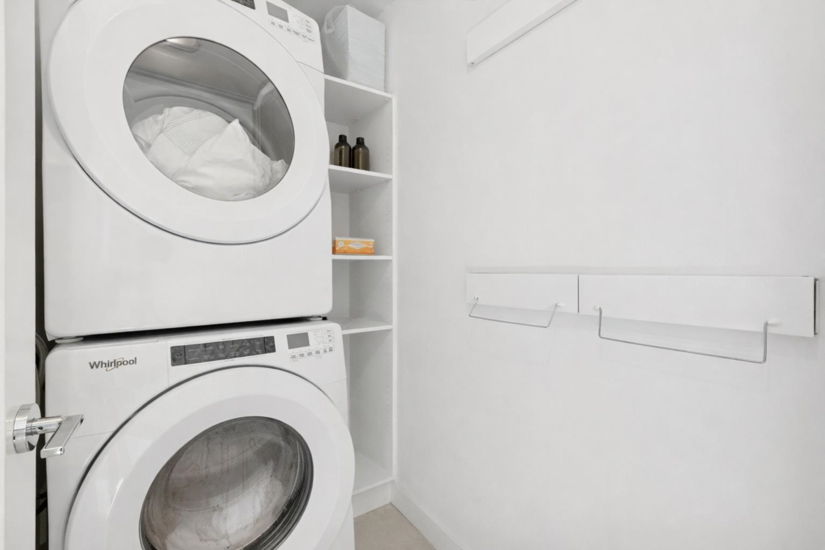 Entry Foyer Photo of 3 14151 58a Avenue, Surrey, BC