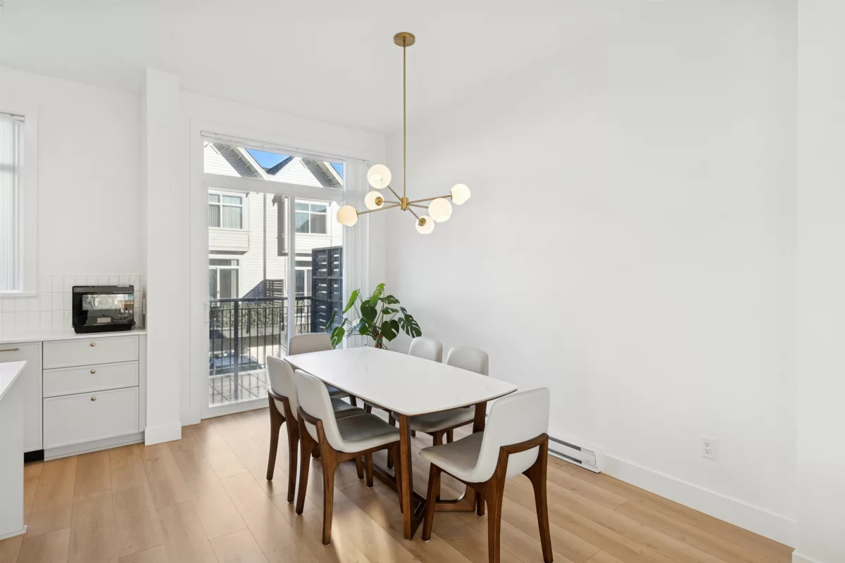 Kitchen Photo of 3 14151 58a Avenue, Surrey, BC
