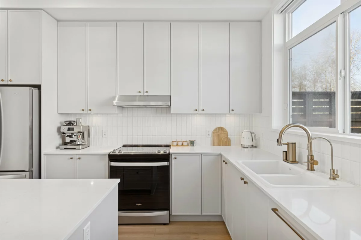 Walk-In Closet Photo of 3 14151 58a Avenue, Surrey, BC