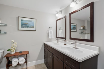 Primary Bathroom Photo of 304 1350 View Crescent, Delta, BC