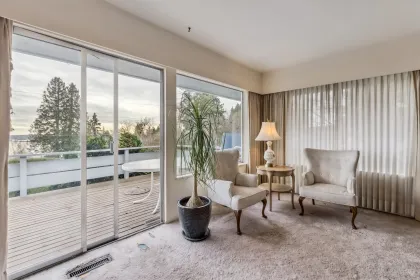 Breakfast Nook Photo of 2575 Queens Avenue, West Vancouver, BC
