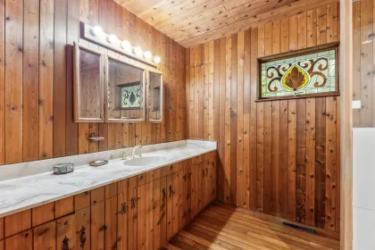 Entry Foyer Photo of 2575 Queens Avenue, West Vancouver, BC