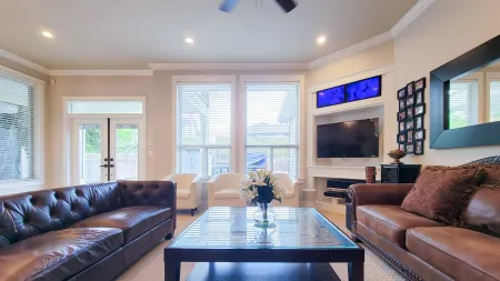 Kitchen Photo of 14949 96 Avenue, Surrey, BC