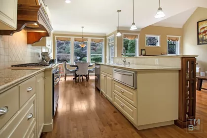 Kitchen Island Photo of 35778 Marshall Road, Abbotsford, BC
