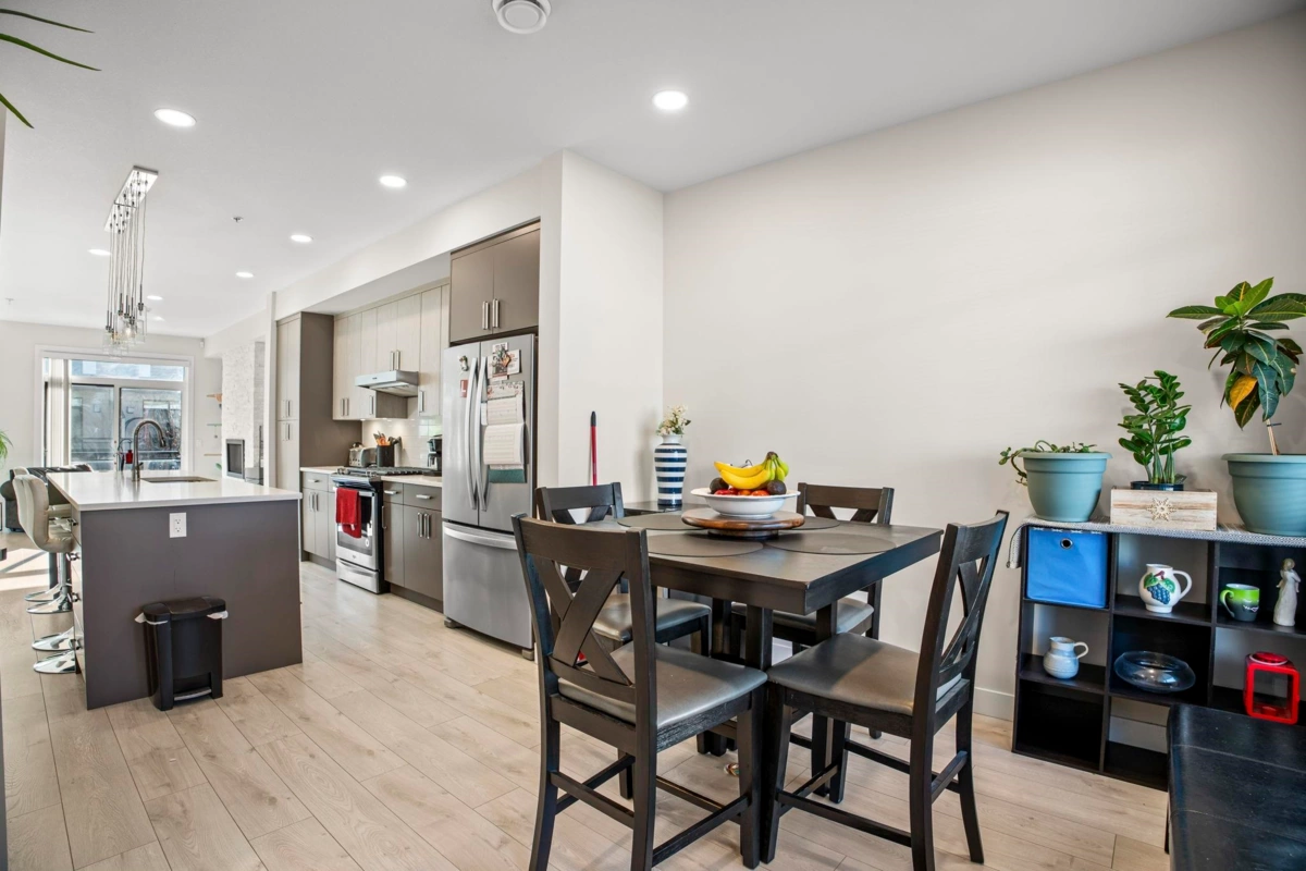 Dining Area Photo of 131 46150 Thomas Road, Chilliwack, BC