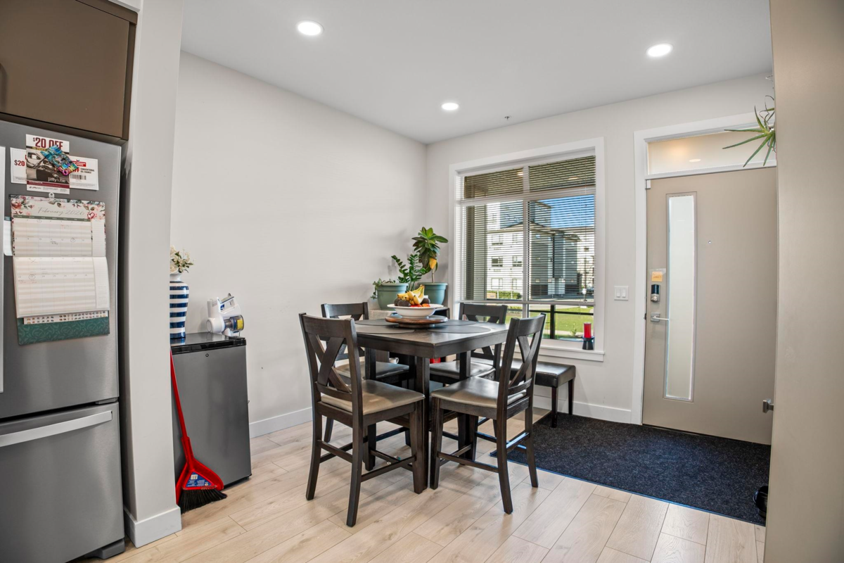 Kitchen Photo of 131 46150 Thomas Road, Chilliwack, BC