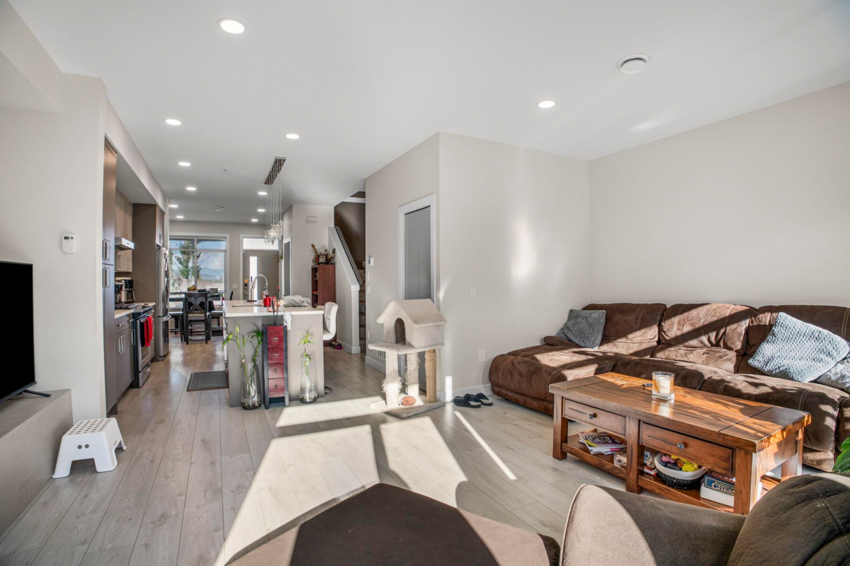 Primary Bathroom Photo of 131 46150 Thomas Road, Chilliwack, BC