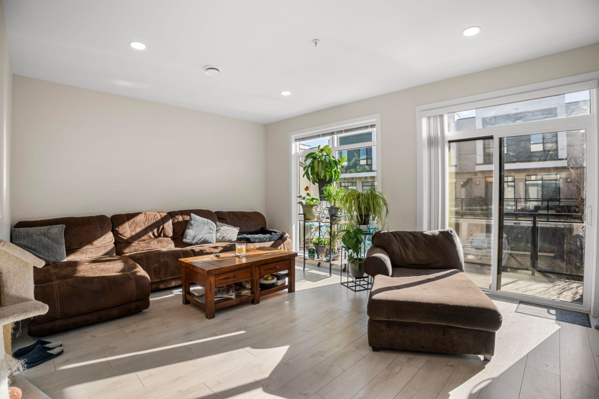 Walk-In Closet Photo of 131 46150 Thomas Road, Chilliwack, BC
