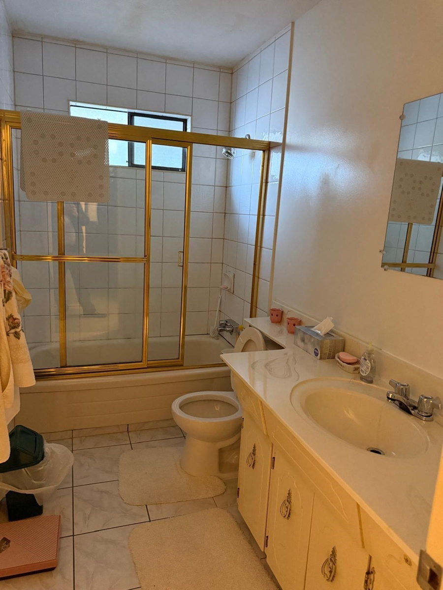 Laundry Room Photo of 6738 128b Street, Surrey, BC