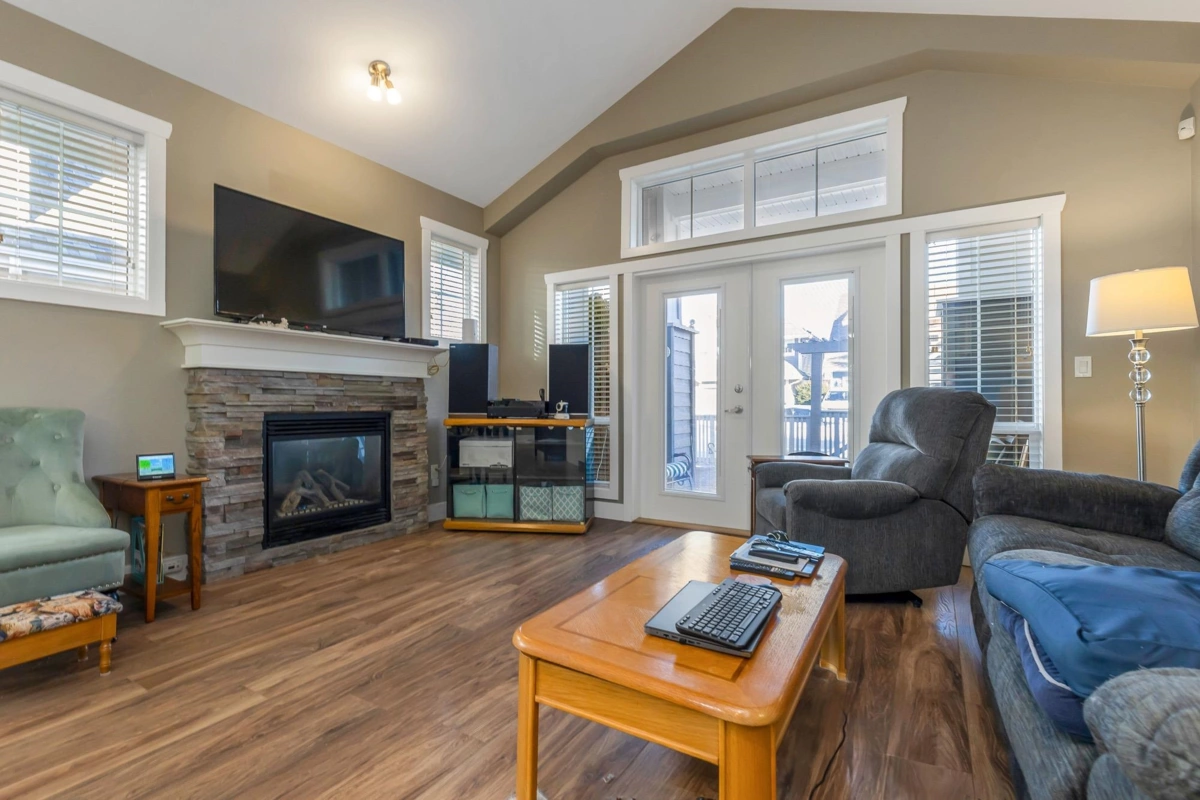 Basement Recreation Room Photo of 16 5469 Chinook Street, Chilliwack, BC
