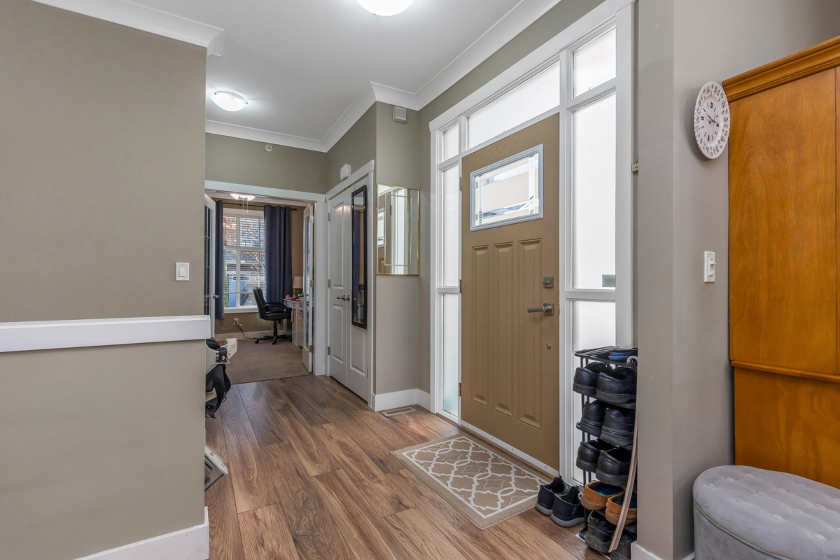 Hallway Photo of 16 5469 Chinook Street, Chilliwack, BC