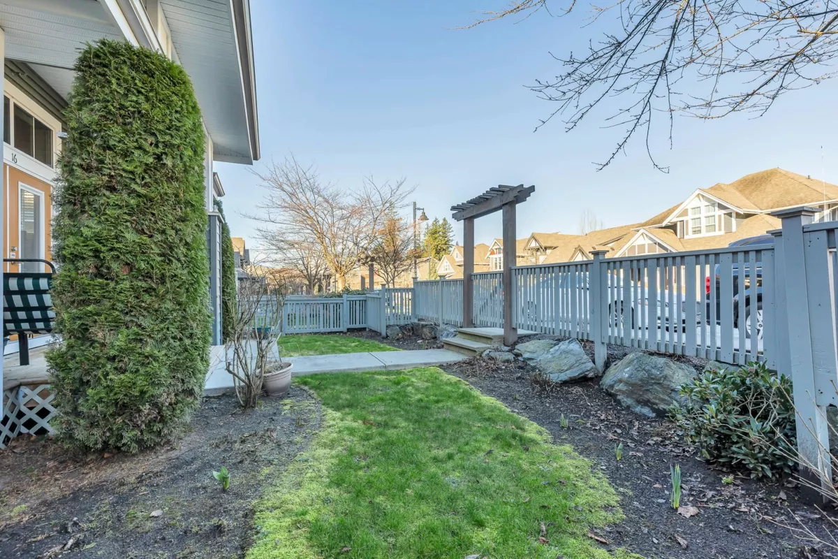 Kitchen Island Photo of 16 5469 Chinook Street, Chilliwack, BC