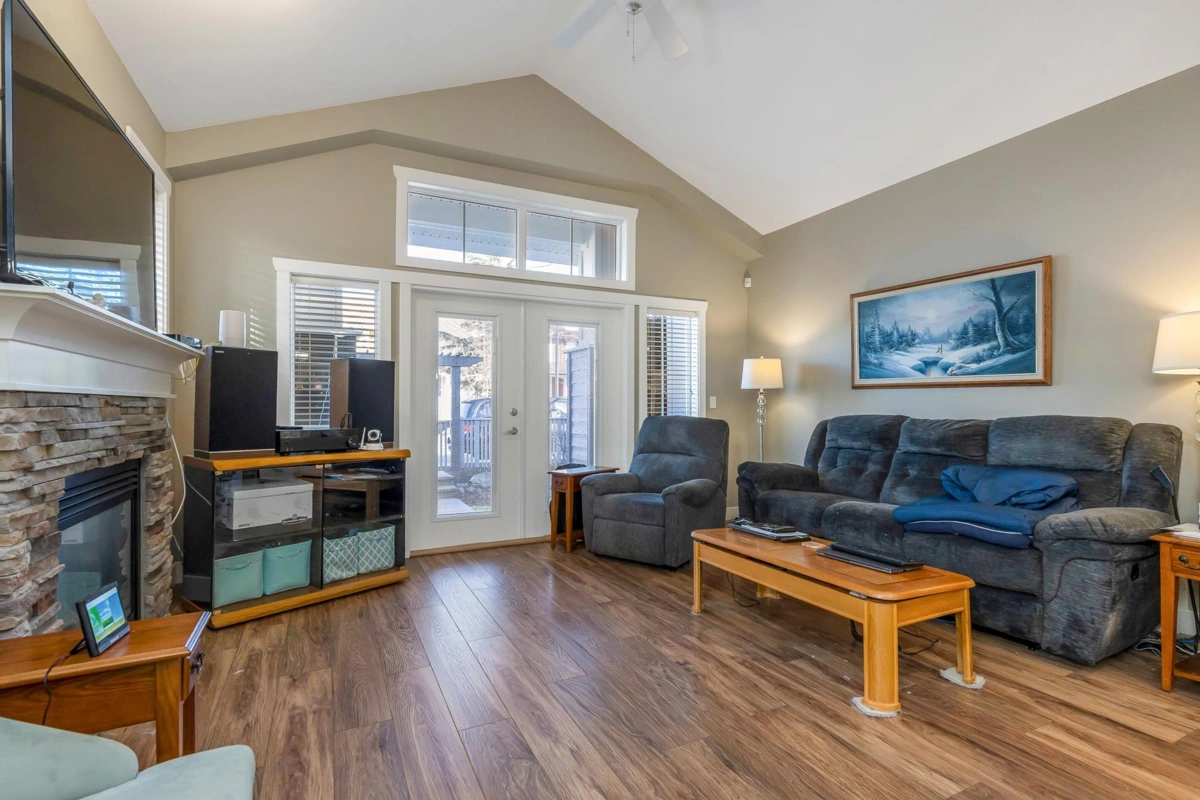 Mudroom Photo of 16 5469 Chinook Street, Chilliwack, BC