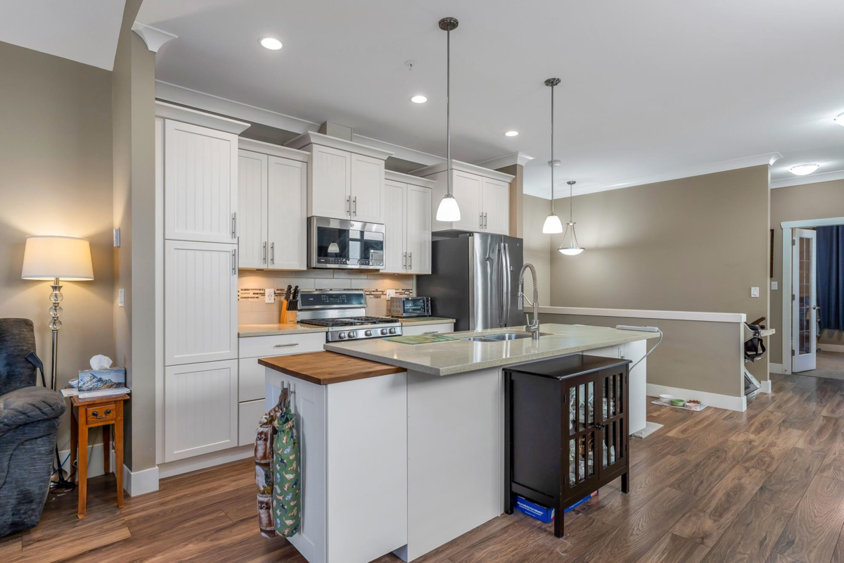 Walk-In Closet Photo of 16 5469 Chinook Street, Chilliwack, BC