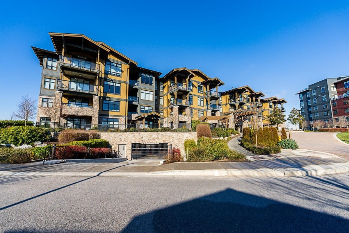 Entry Foyer Photo of 406 4977 Springs Boulevard, Delta, BC