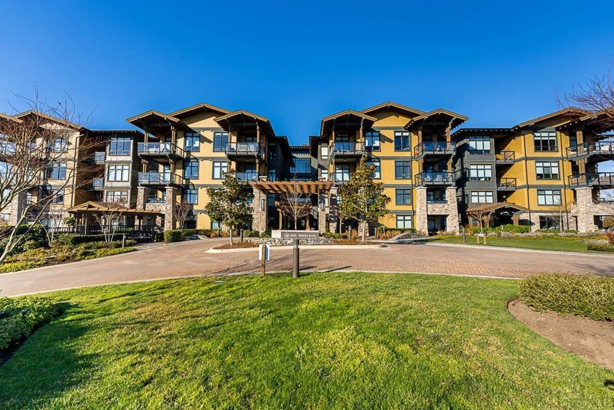 Hallway Photo of 406 4977 Springs Boulevard, Delta, BC