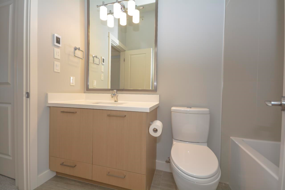 Primary Bathroom Photo of 406 4977 Springs Boulevard, Delta, BC