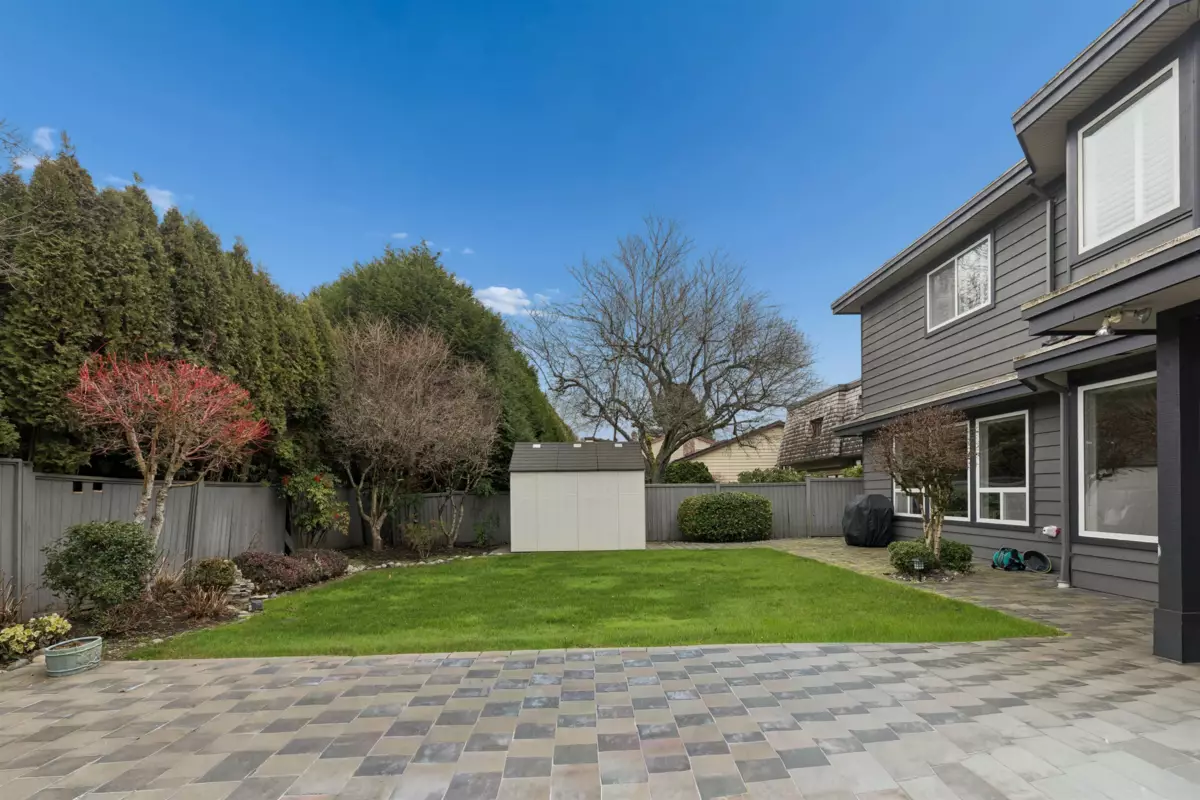 Swimming Pool Photo of 7371 Manning Court, Richmond, BC