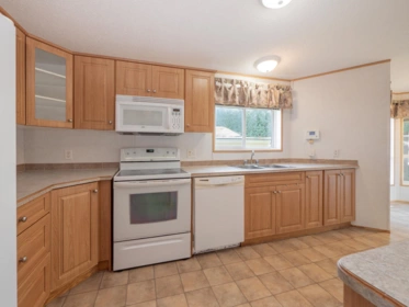 33 5575 Mason Road, Sechelt, BC, Sechelt — Manufactured Home for sale