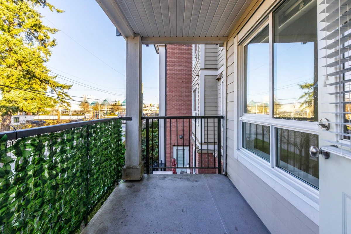 Hot Tub / Spa Photo of 202 14960 102a Avenue, Surrey, BC