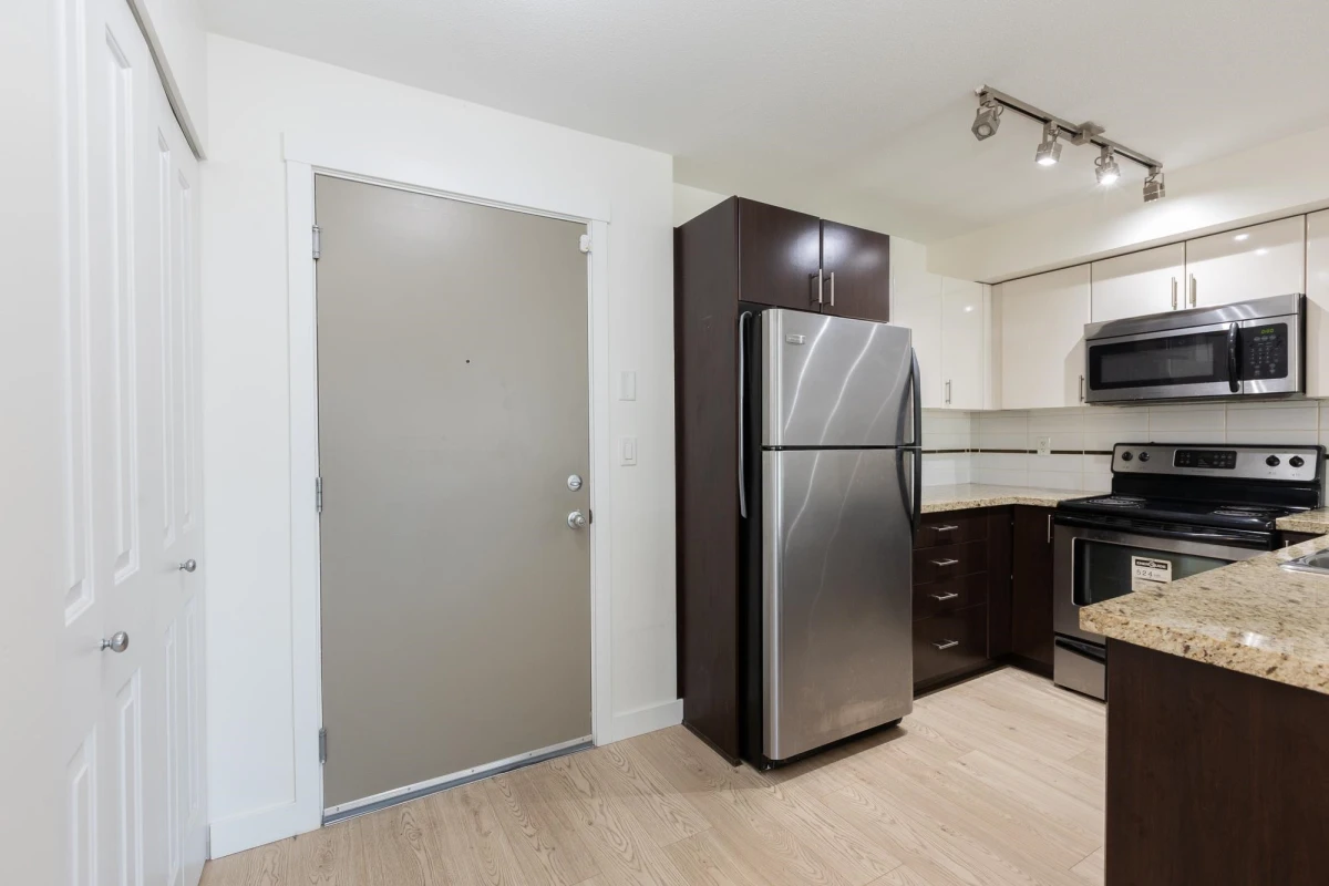 Kitchen Island Photo of 202 14960 102a Avenue, Surrey, BC