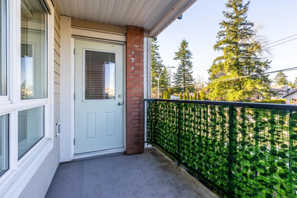 Swimming Pool Photo of 202 14960 102a Avenue, Surrey, BC