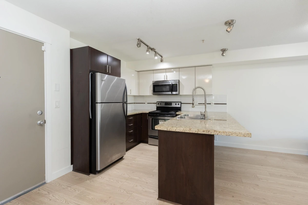 Walk-In Closet Photo of 202 14960 102a Avenue, Surrey, BC
