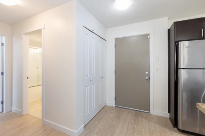 Kitchen Photo of 202 14960 102a Avenue, Surrey, BC