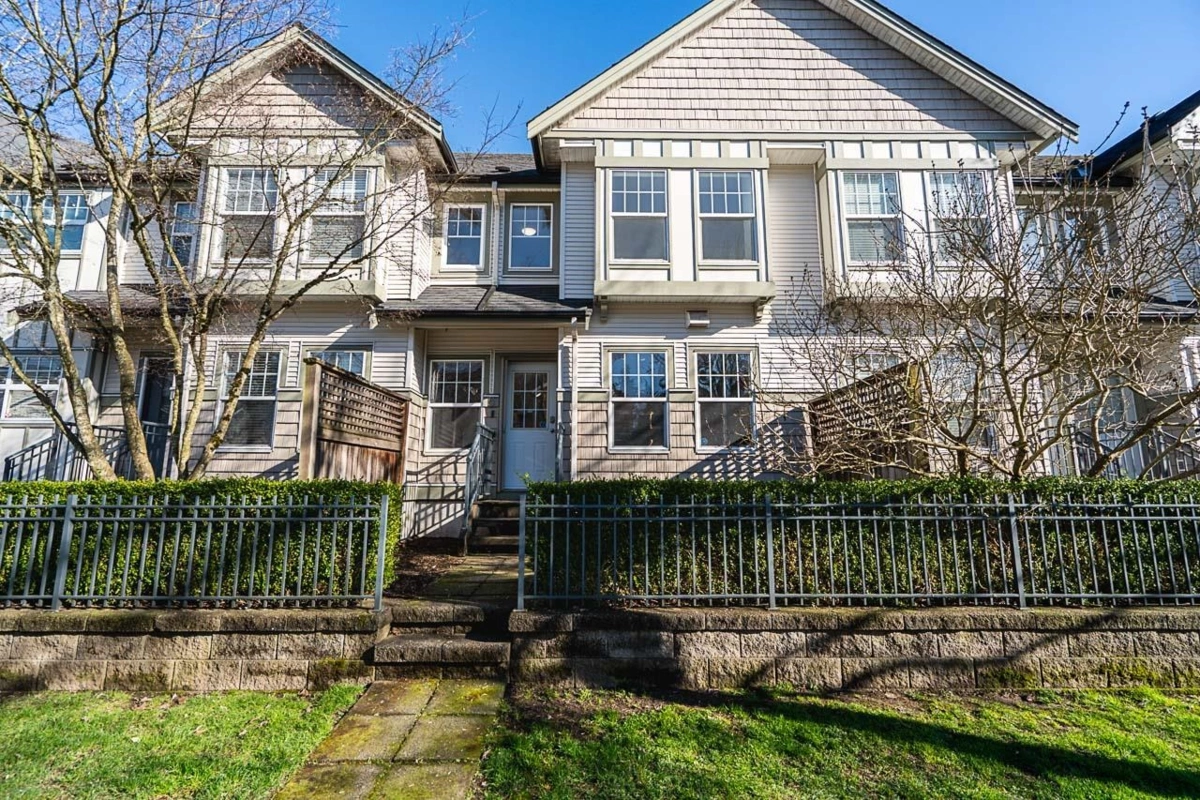 Dining Area Photo of 5 8638 159 Street, Surrey, BC