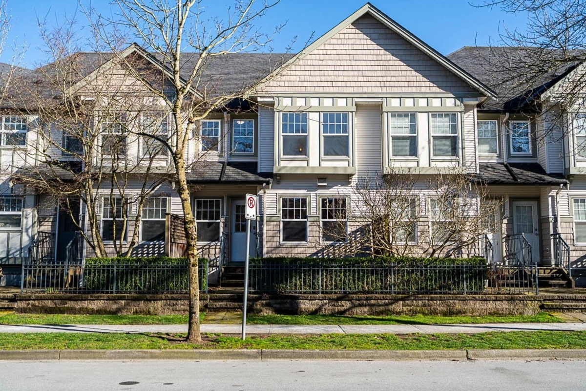 Family Room Photo of 5 8638 159 Street, Surrey, BC
