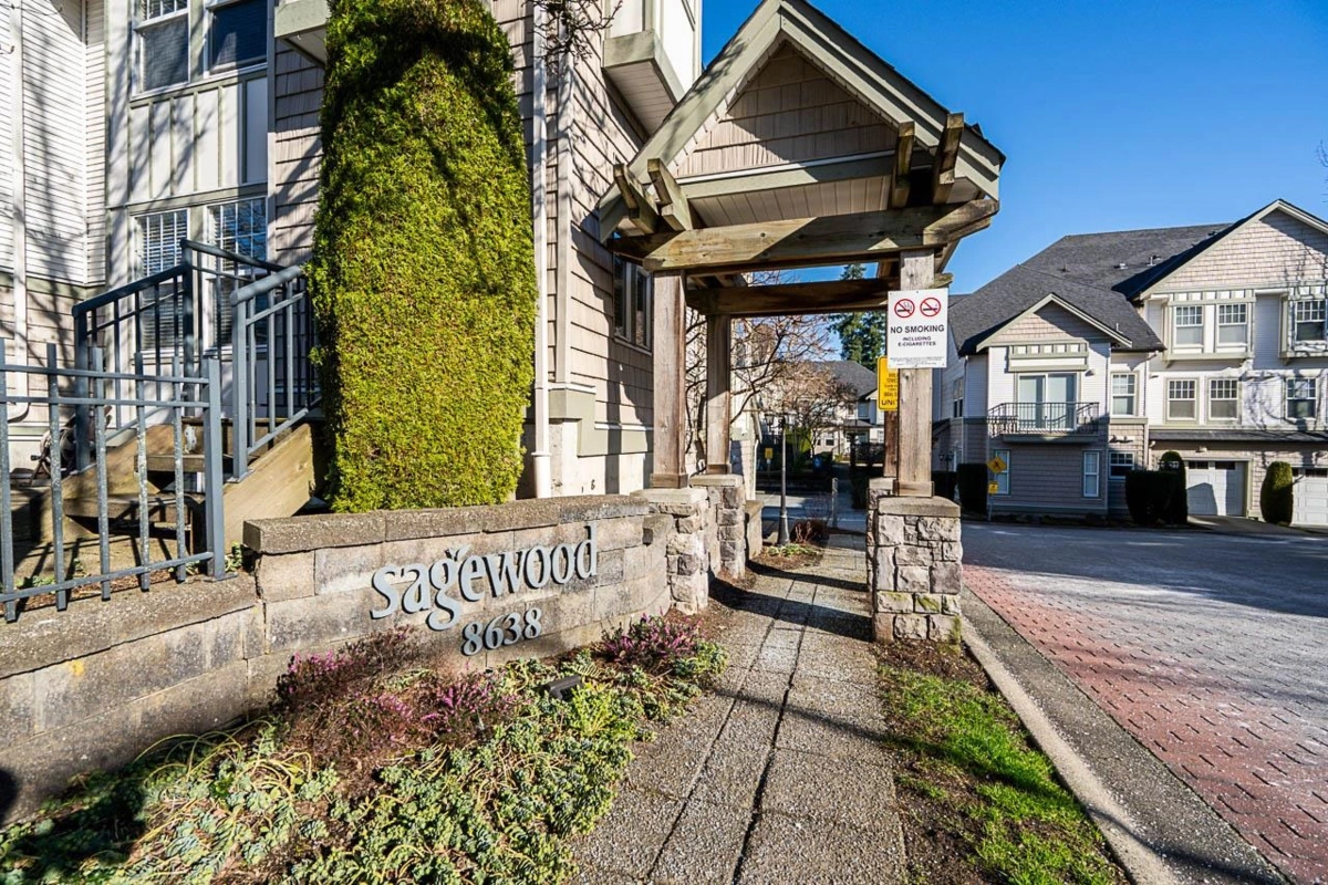 Living Room Photo of 5 8638 159 Street, Surrey, BC