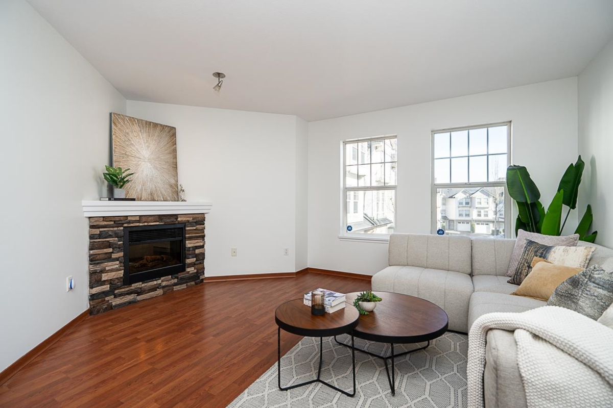 Office / Den Photo of 5 8638 159 Street, Surrey, BC