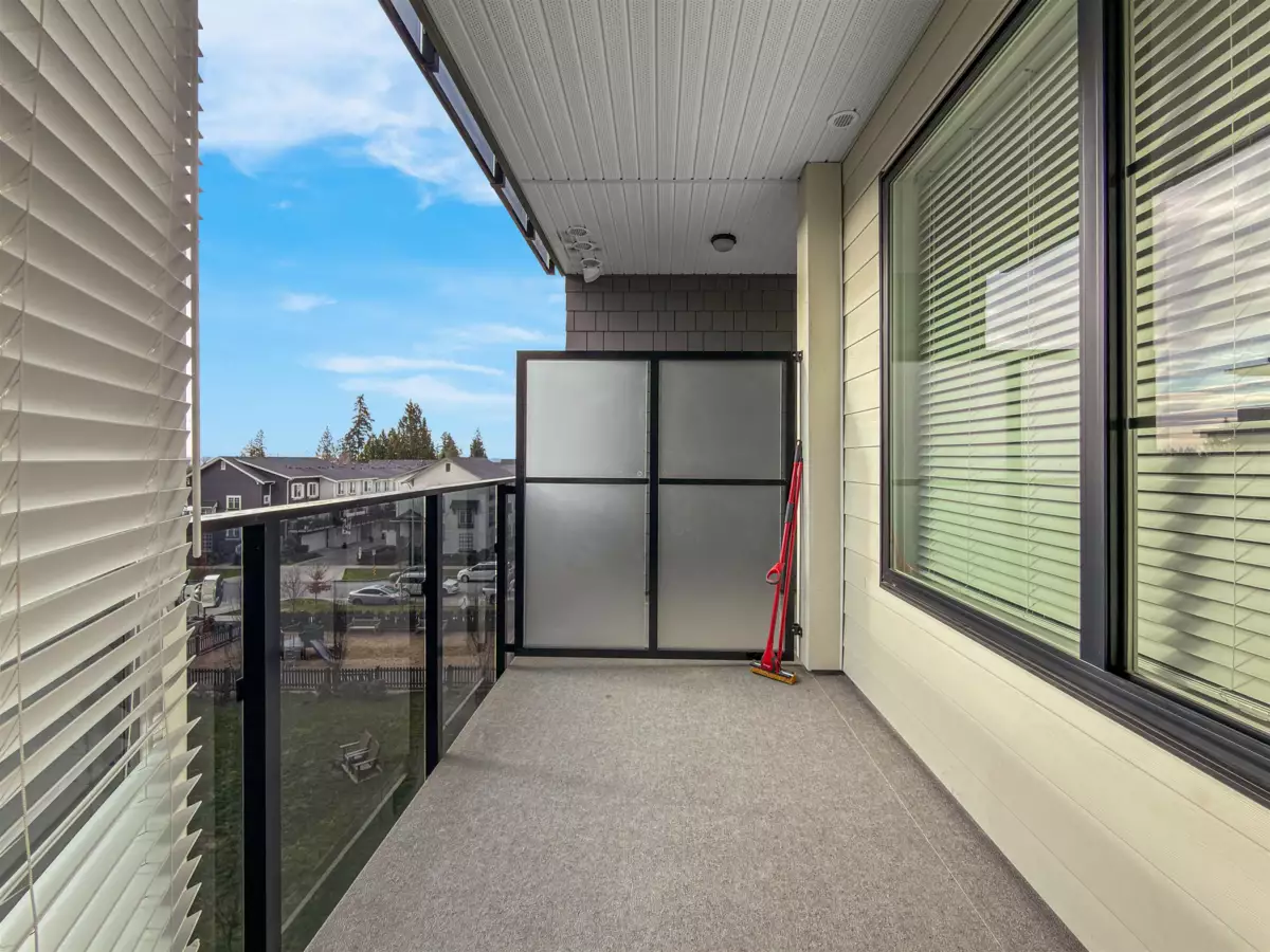 Staircase Photo of 418 15825 85 Avenue, Surrey, BC