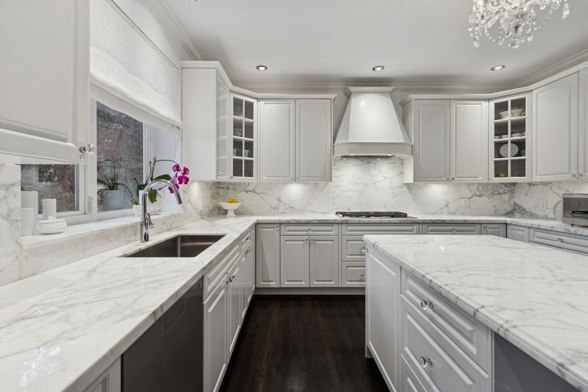 Breakfast Nook Photo of 4081 Woodbury Avenue, North Vancouver, BC