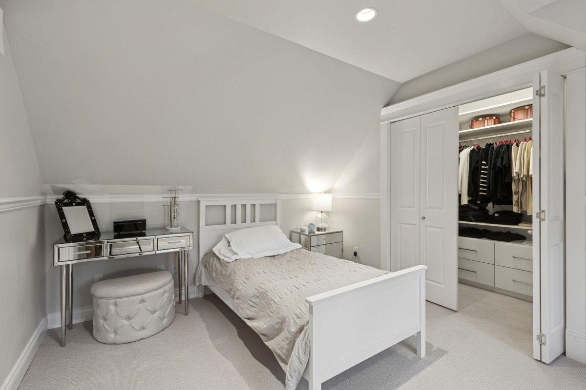 Garden / Landscaping Photo of 4081 Woodbury Avenue, North Vancouver, BC