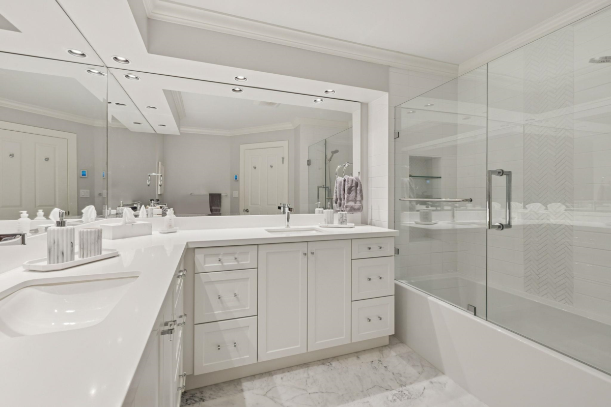 Hot Tub / Spa Photo of 4081 Woodbury Avenue, North Vancouver, BC