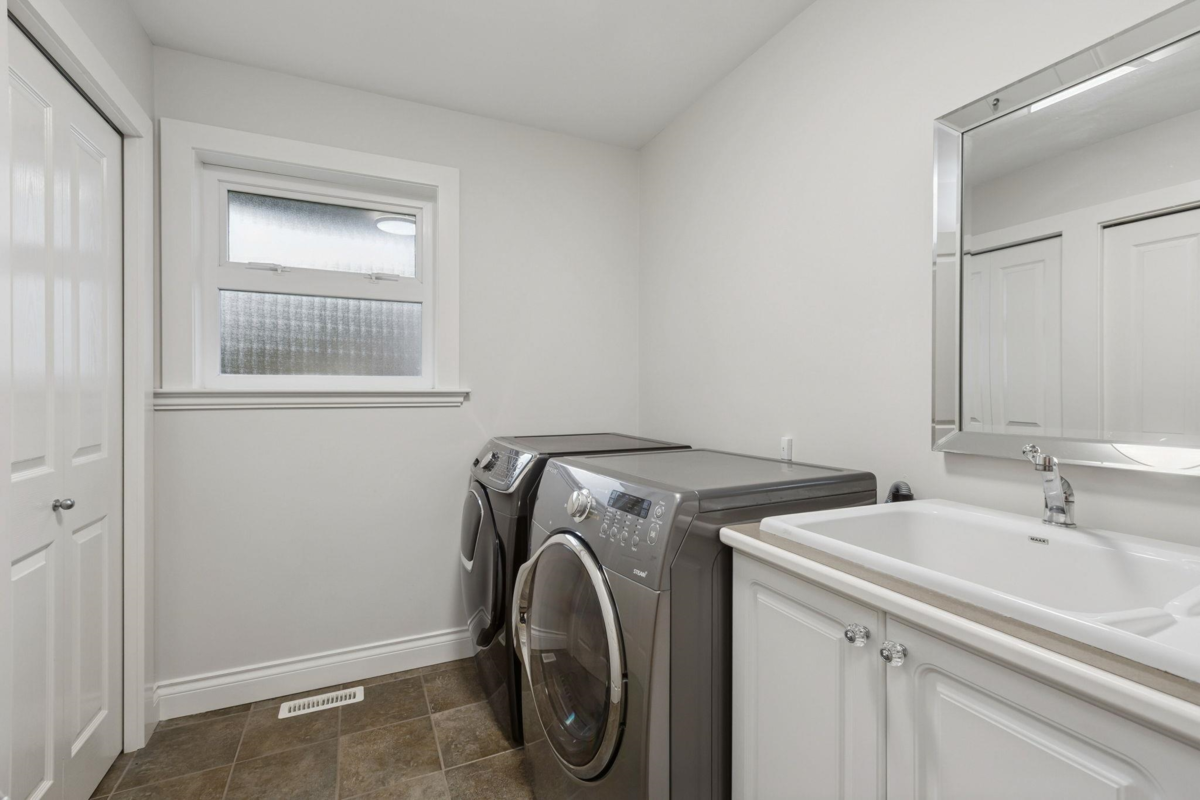 Outdoor Kitchen Photo of 4081 Woodbury Avenue, North Vancouver, BC