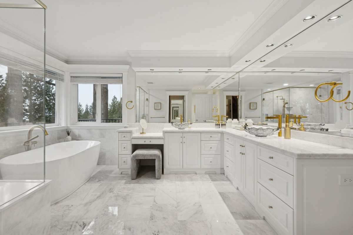 Staircase Photo of 4081 Woodbury Avenue, North Vancouver, BC