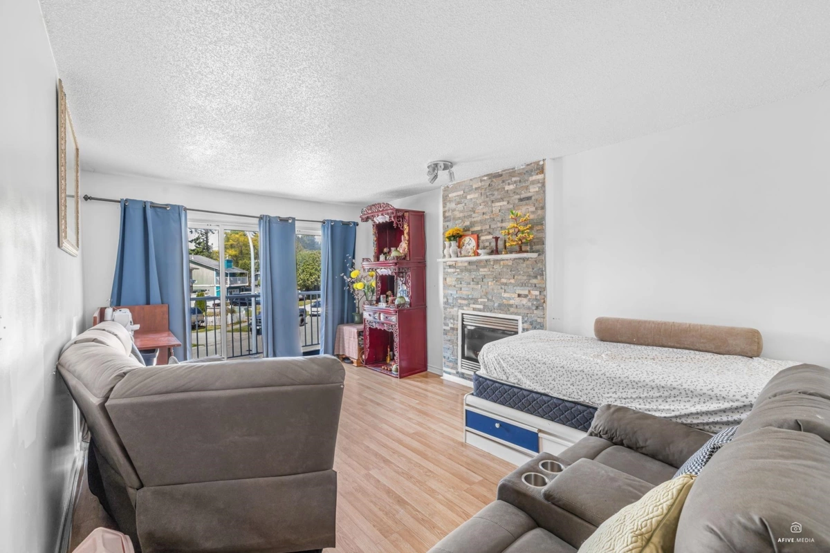 Breakfast Nook Photo of 216 Davis Crescent, Langley, BC