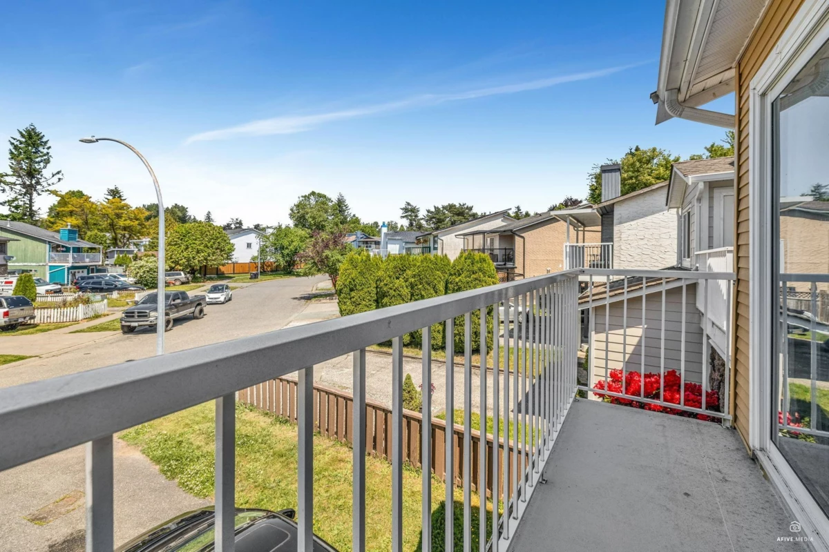 Guest Bathroom Photo of 216 Davis Crescent, Langley, BC