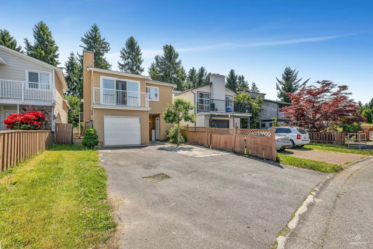 Kitchen Island Photo of 216 Davis Crescent, Langley, BC