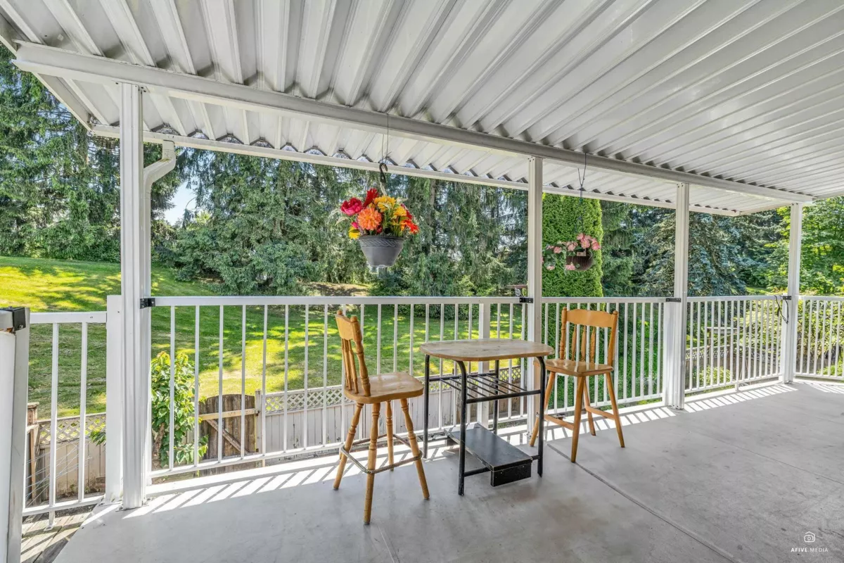 Powder Room Photo of 216 Davis Crescent, Langley, BC