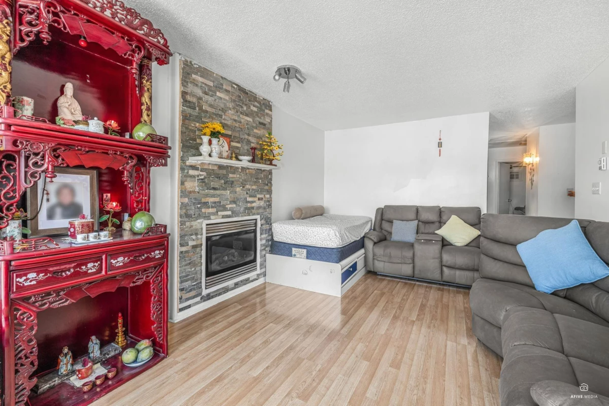 Primary Bathroom Photo of 216 Davis Crescent, Langley, BC