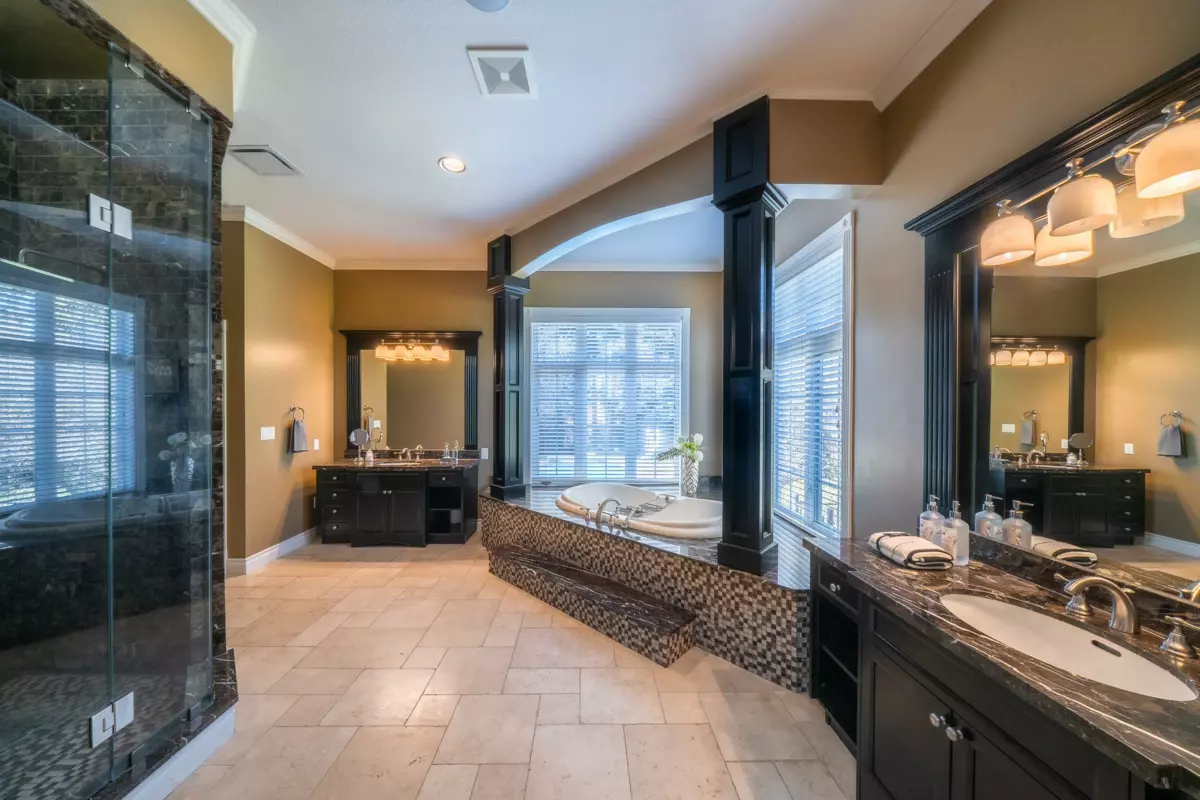 Laundry Room Photo of 2621 166a Street, Surrey, BC